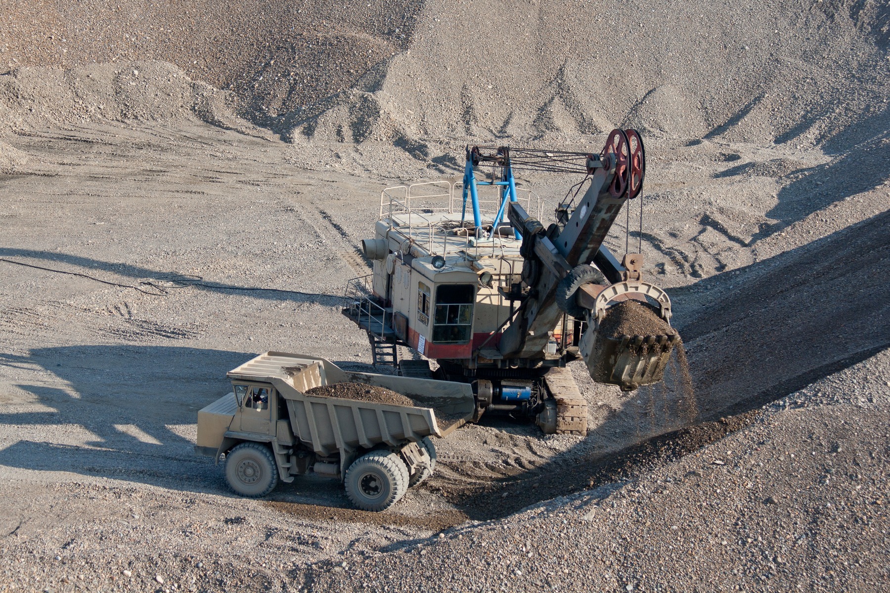 Mining_near_the_city_of_Tomsk_in_Russia